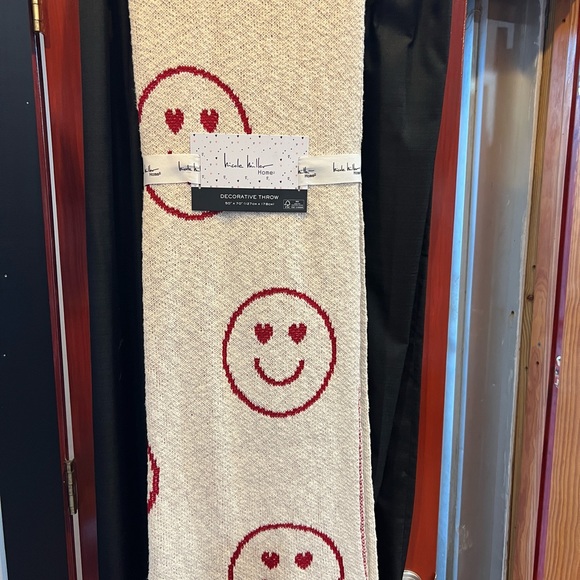 Nicole Miller Valentines Smiley Face Hearts Throw Blanket 50" X 70" NWT - Picture 5 of 5